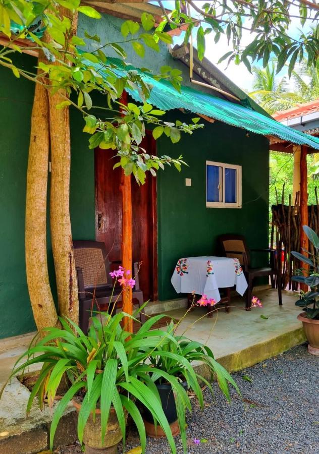 Helena Holiday Cottage Dikwella Esterno foto